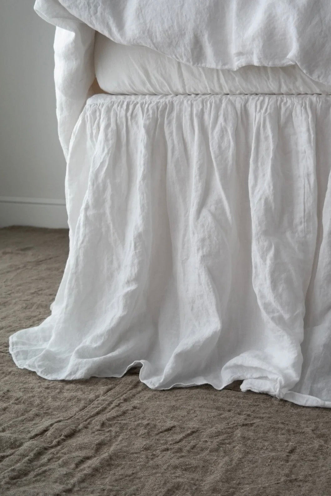 Bed skirt dust ruffle white - MOO Linen Shop