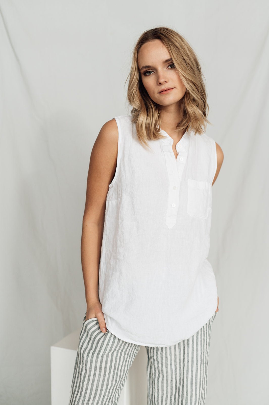 FREIDA sleeveless polo shirt white - MOO Linen Shop