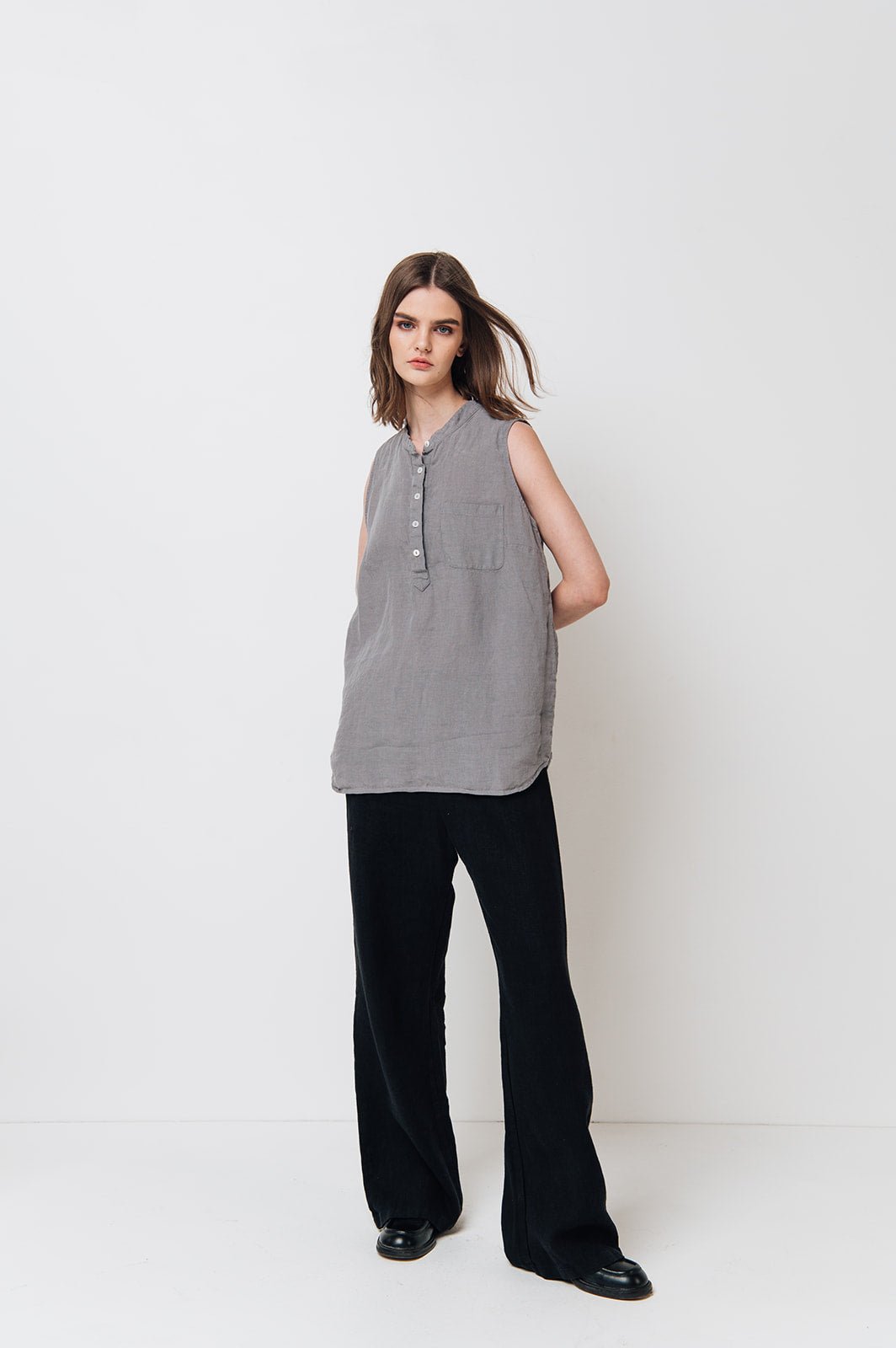 FREIDA sleeveless polo shirt white - MOO Linen Shop