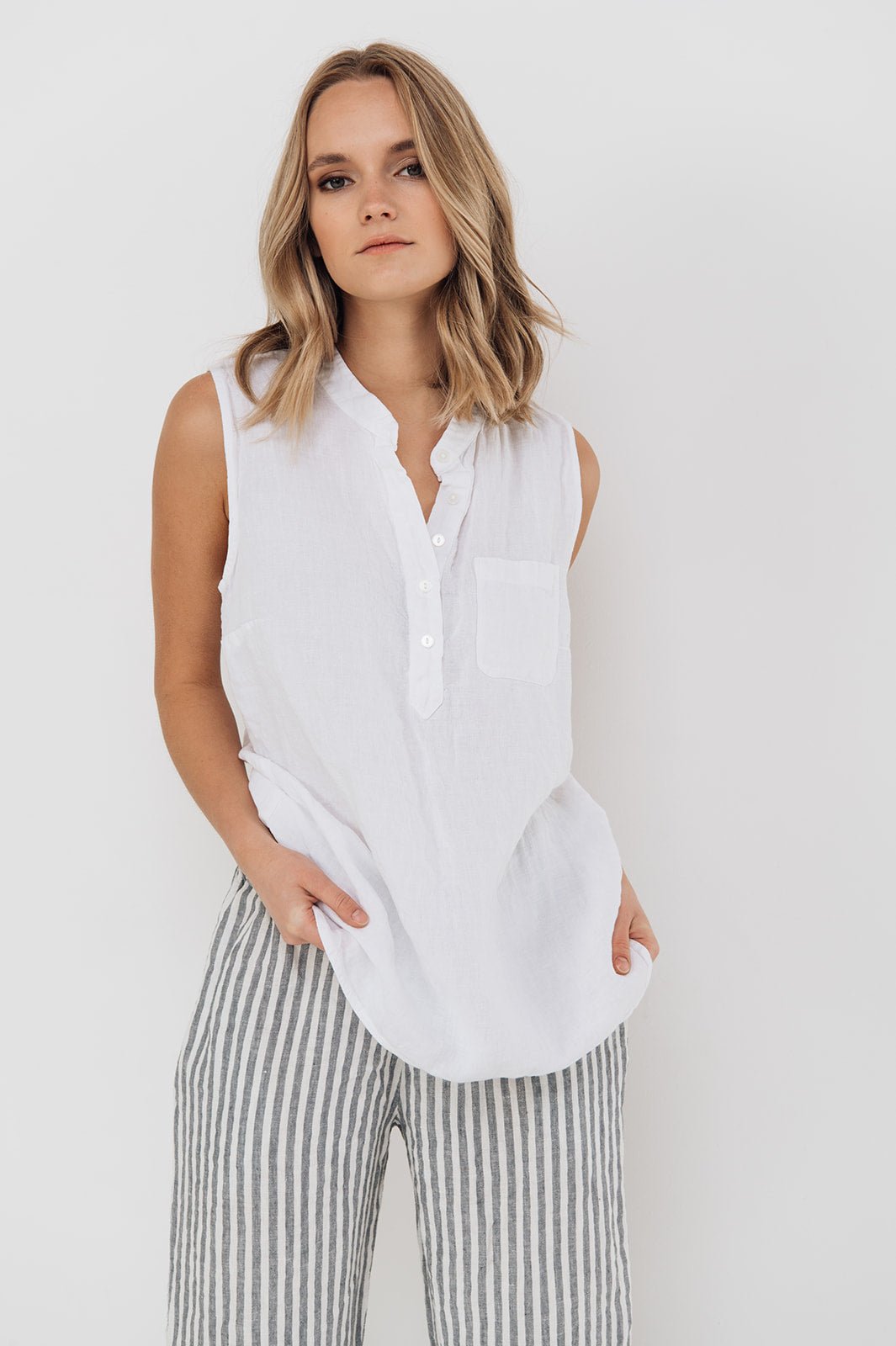 FREIDA sleeveless polo shirt white - MOO Linen Shop