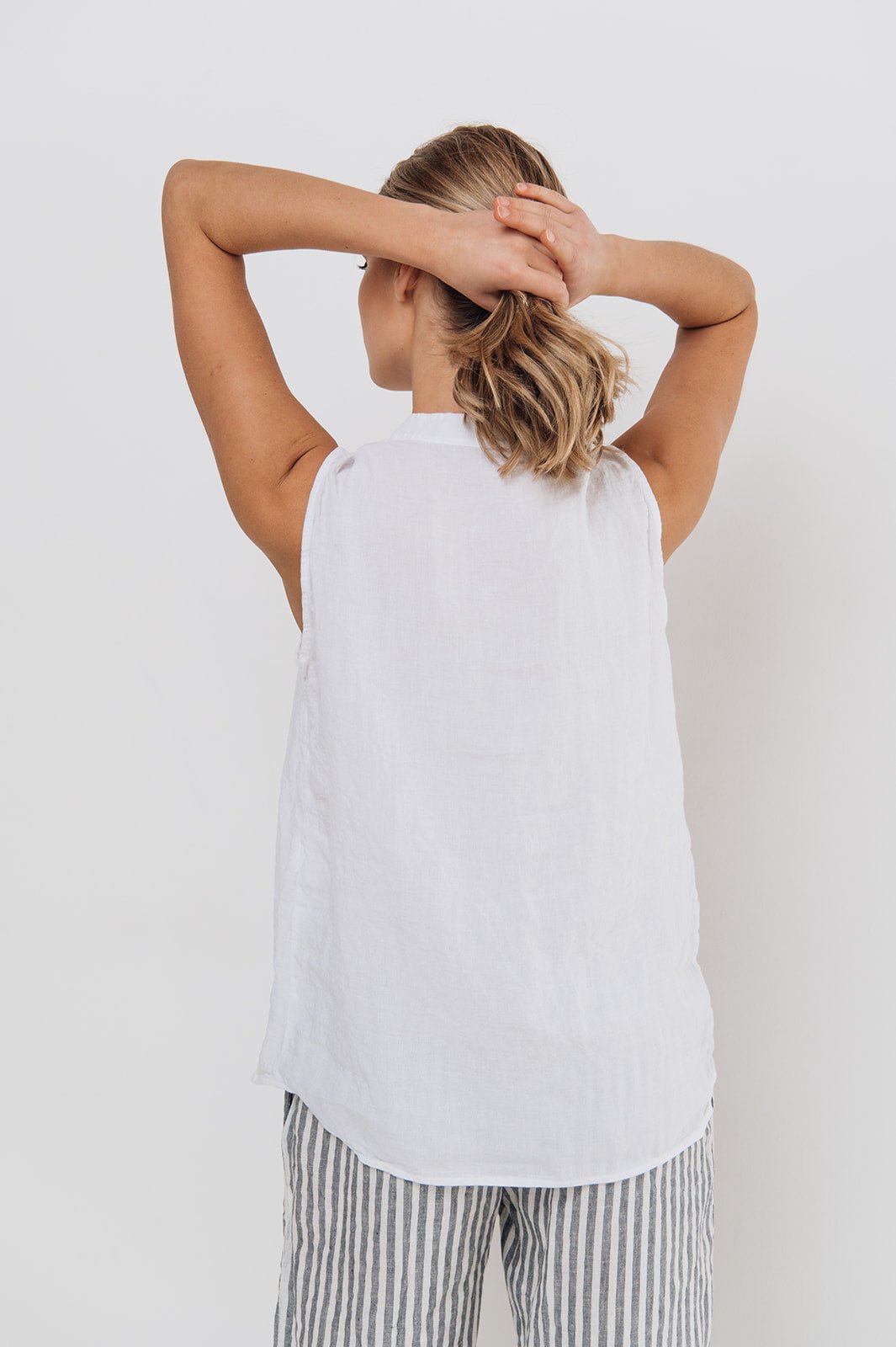 FREIDA sleeveless polo shirt white - MOO Linen Shop