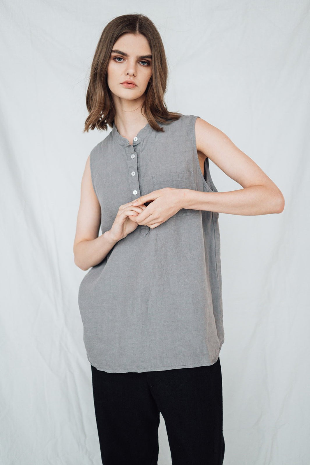FREIDA sleeveless polo shirt white - MOO Linen Shop