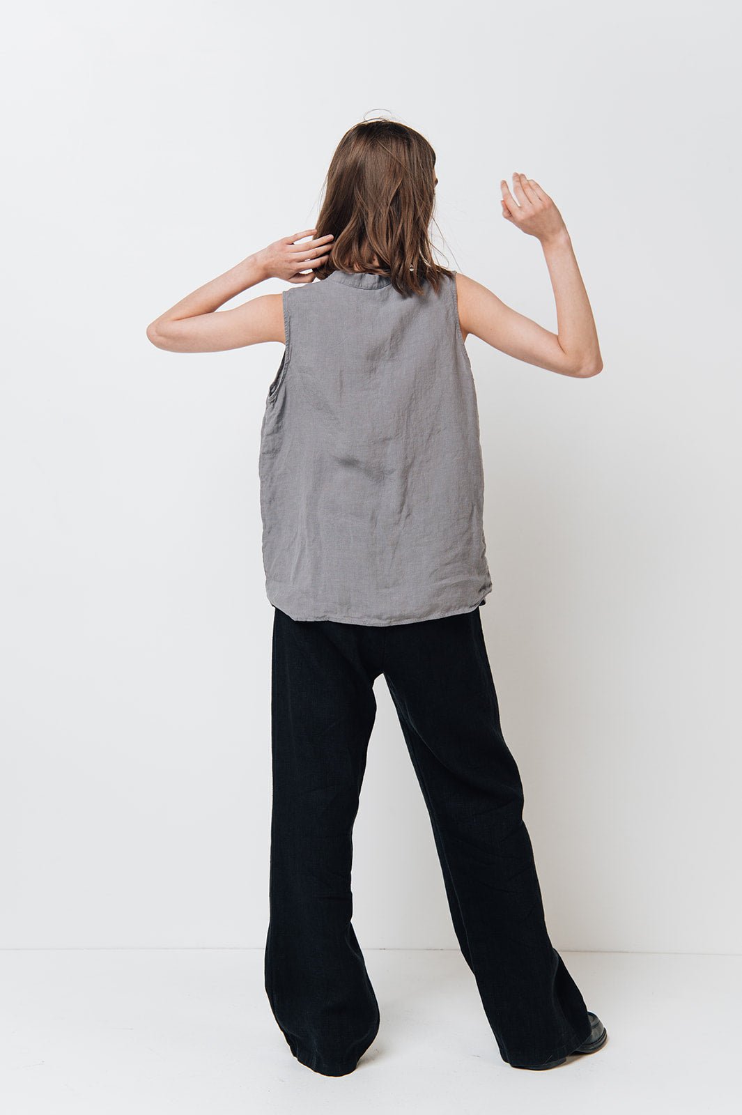 FREIDA sleeveless polo shirt white - MOO Linen Shop