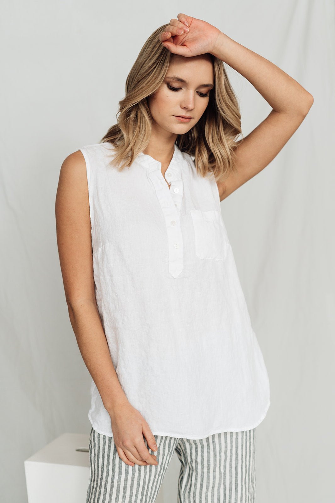 FREIDA sleeveless polo shirt white - MOO Linen Shop