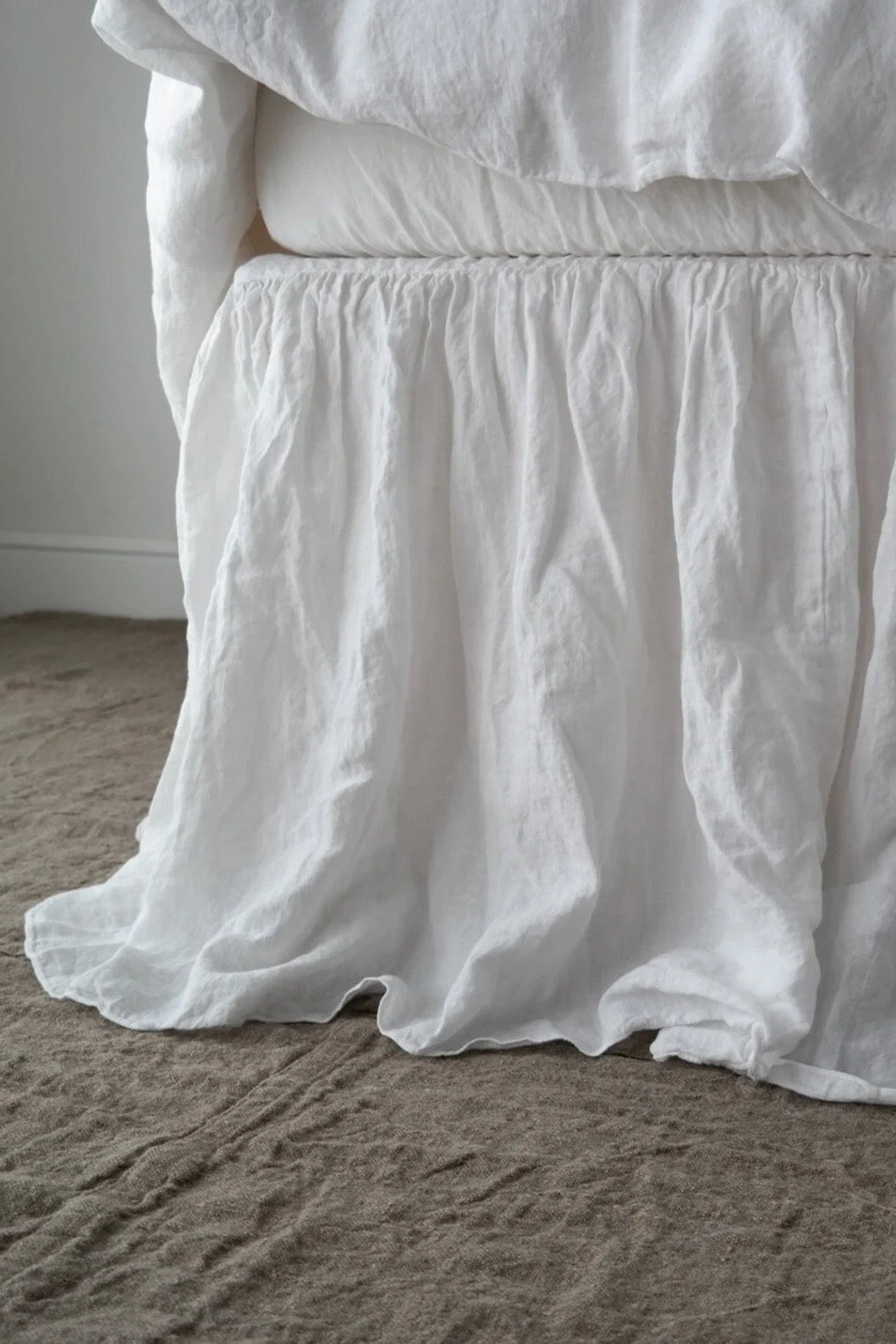 Bed skirt  dust ruffle SMOTH WHITE