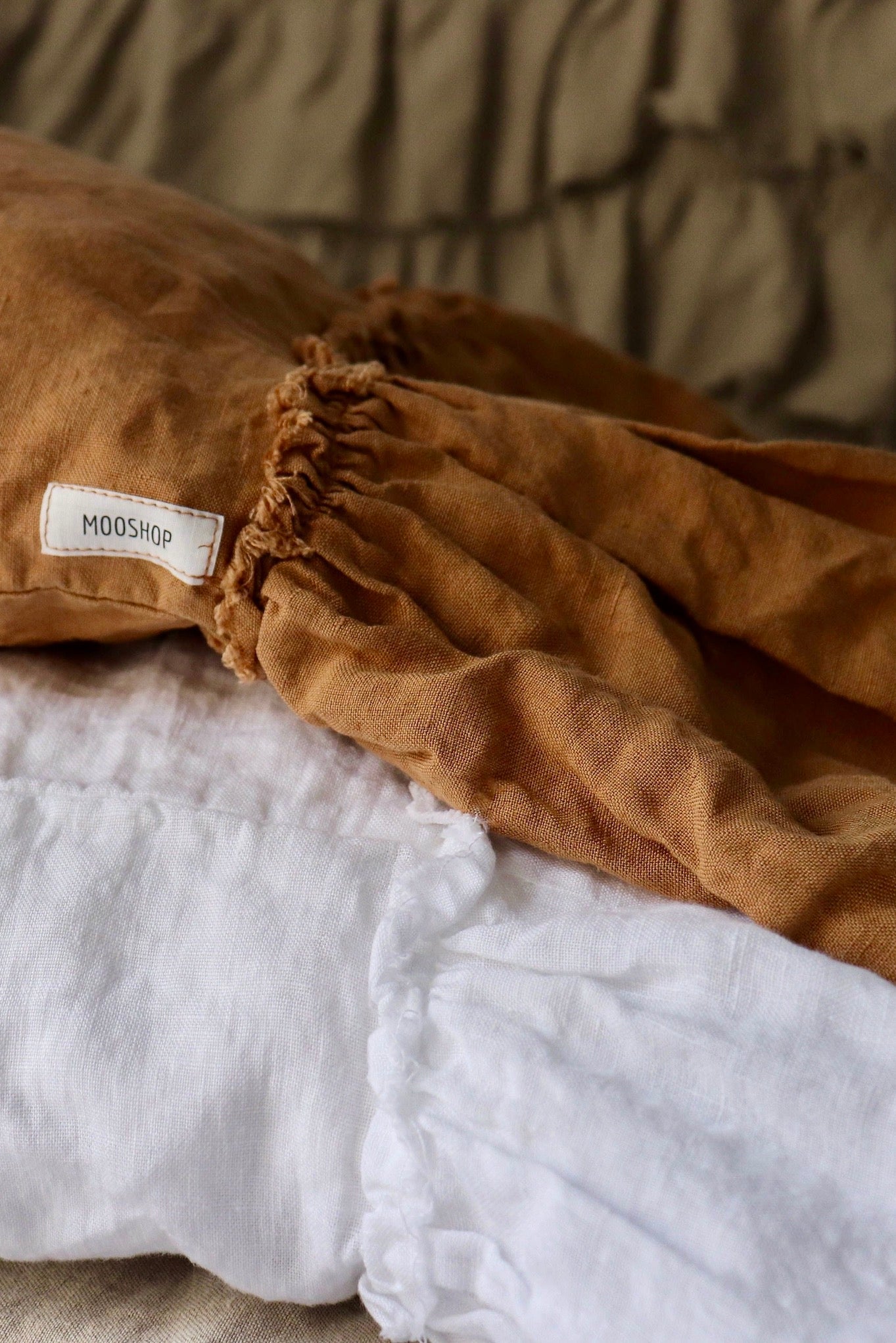 RAW edge ruffle pillowcase SET white - MOO Linen Shop