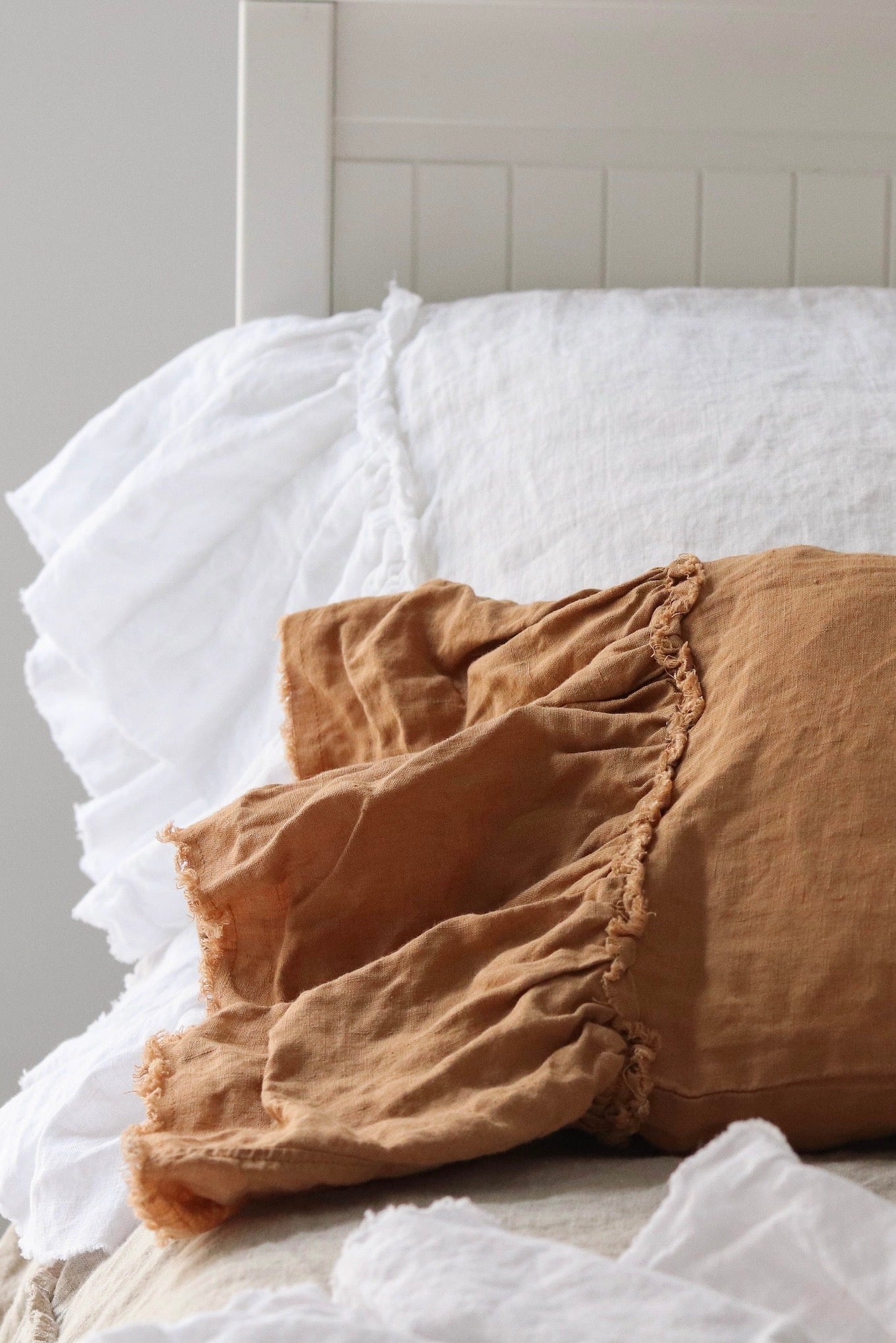 RAW edge ruffle pillowcase SET white - MOO Linen Shop