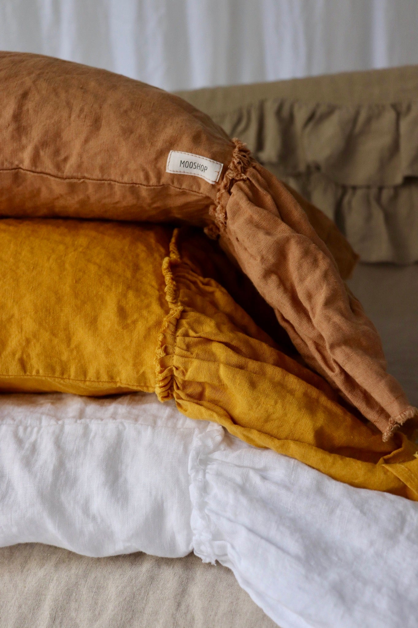 RAW edge ruffle pillowcase SET white - MOO Linen Shop